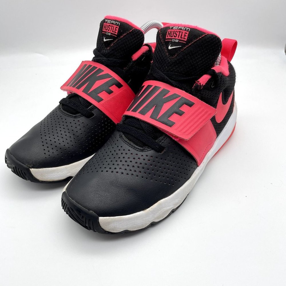 Nike Team Hustle D8 Youth Girls Black & Pink 5.5 Y 881941-002